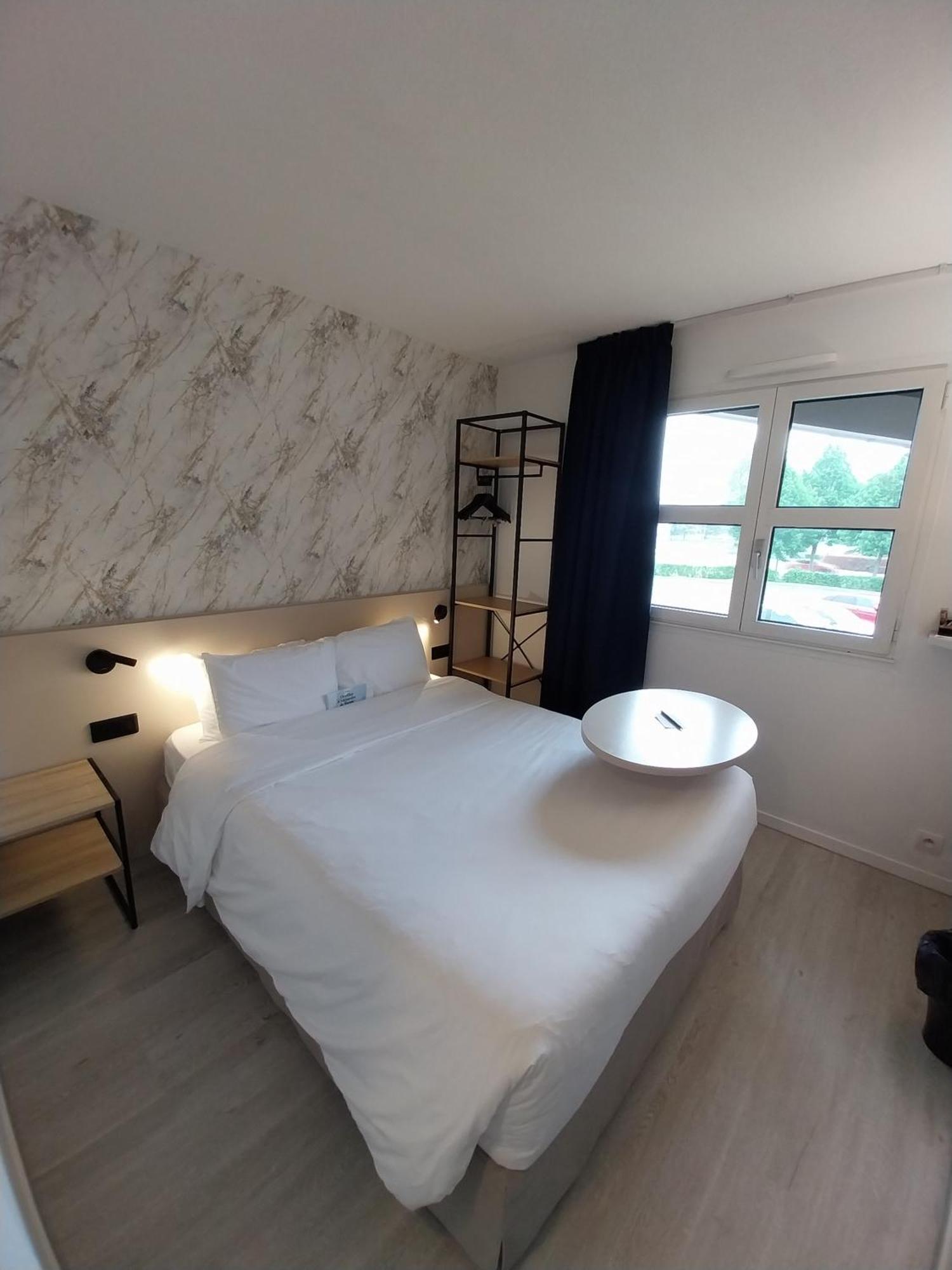 Kyriad Hotel Ла-Флеш Экстерьер фото